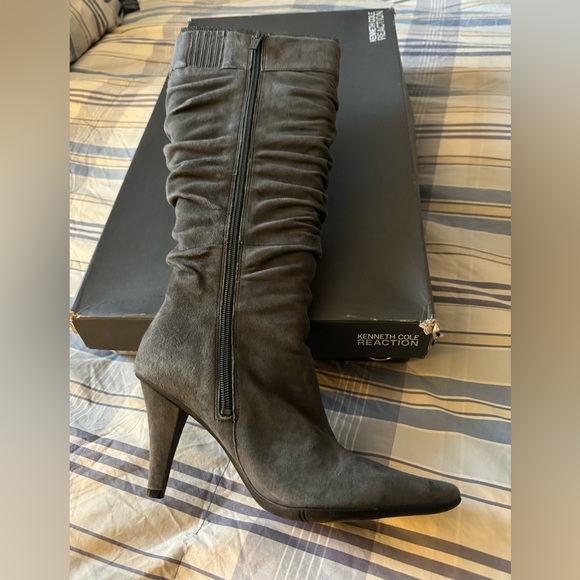 NWOT Kenneth Cole Size 7 Grey suede boot - Picture 1 of 5